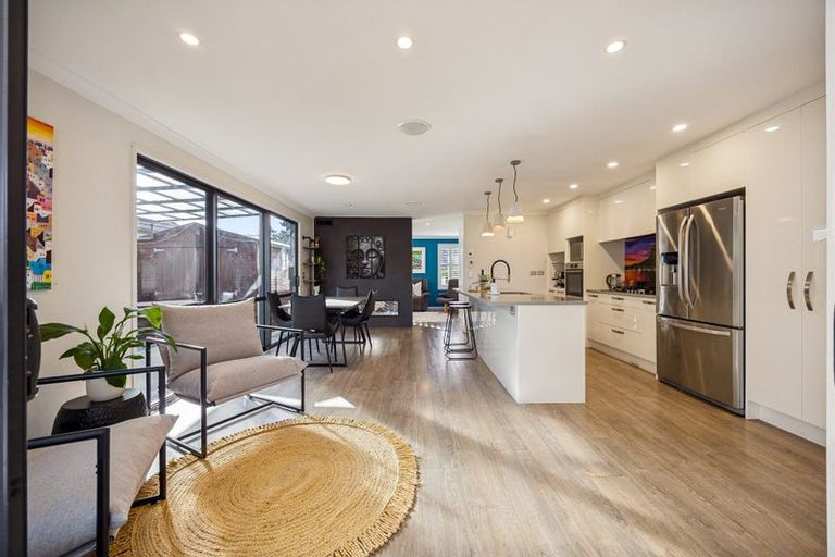 Photo of property in 14 Kahika Grove, Huapai, Kumeu, 0810