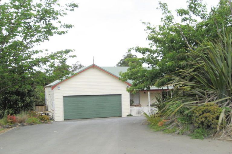 Photo of property in 37 Hamilton Road, Waimauku, 0881