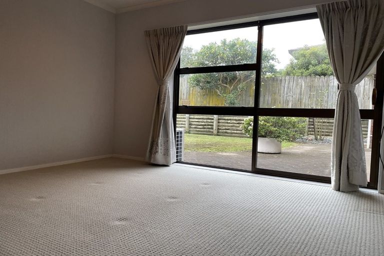 Photo of property in 5 Kookaburra Place, Botany Downs, Auckland, 2010
