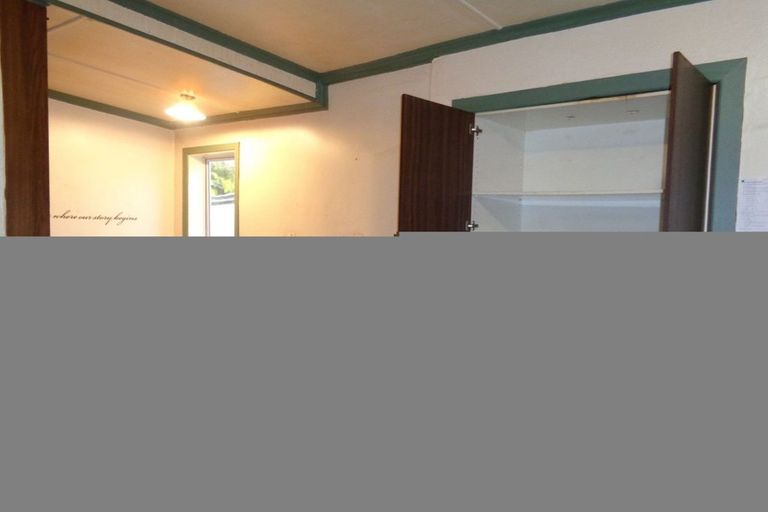 Photo of property in 82 Seaward Road, Edendale, 9825