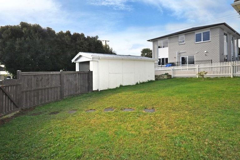 Photo of property in 10 Netherlands Avenue, Kelston, Auckland, 0602