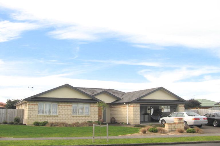 Photo of property in 12 Fencourt Place, Rototuna North, Hamilton, 3210