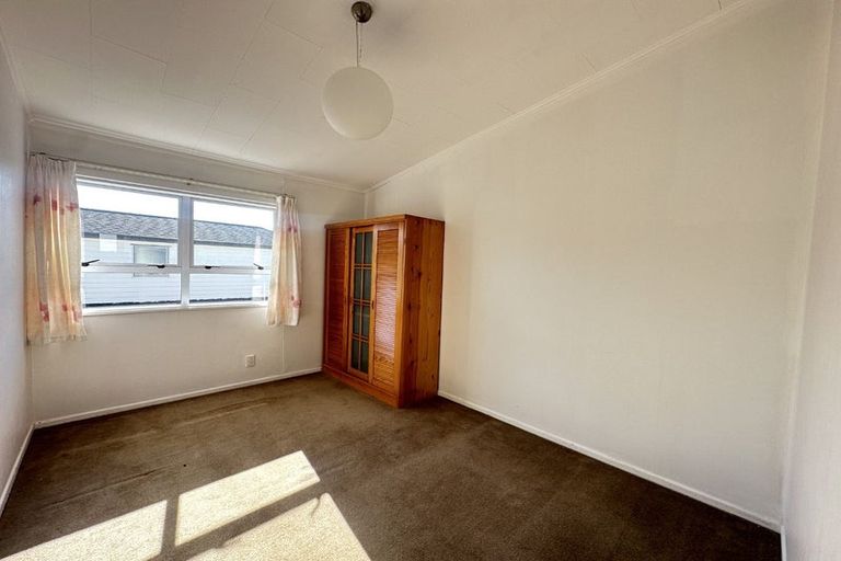 Photo of property in 4 Maui Pomare Street, Blockhouse Bay, Auckland, 0600