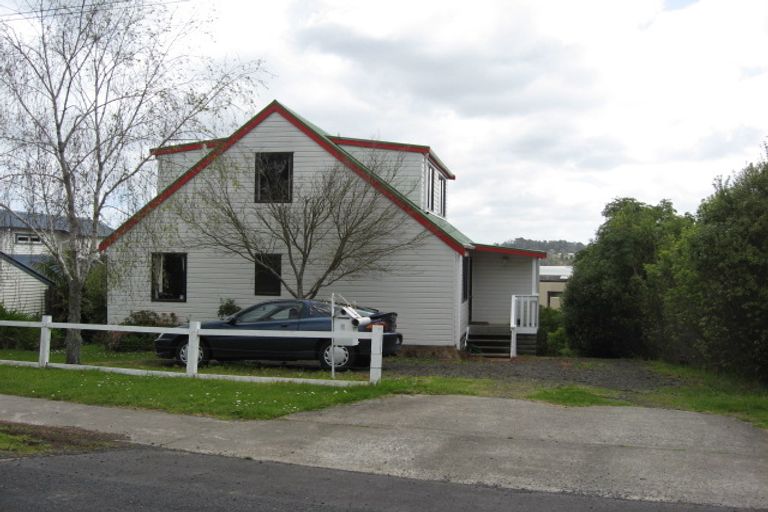 Photo of property in 2 Twin Wharf Road, Herald Island, Auckland, 0618