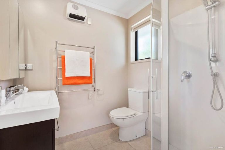 Photo of property in 3 Ohau Court, Fairview Heights, Auckland, 0632