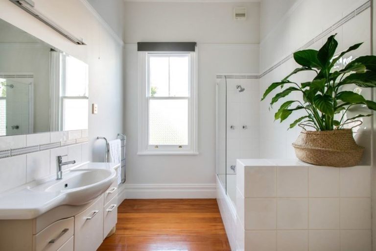 Photo of property in 13 Colenso Avenue, Hospital Hill, Napier, 4110