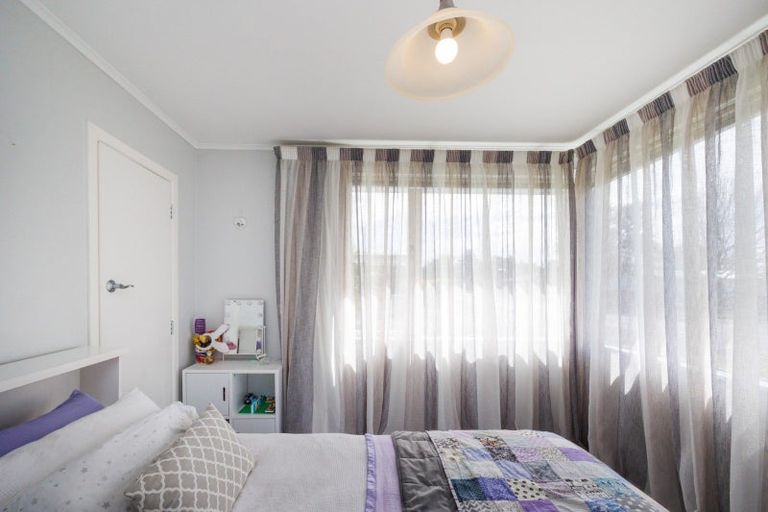 Photo of property in 144 Ruamahanga Crescent, Terrace End, Palmerston North, 4410