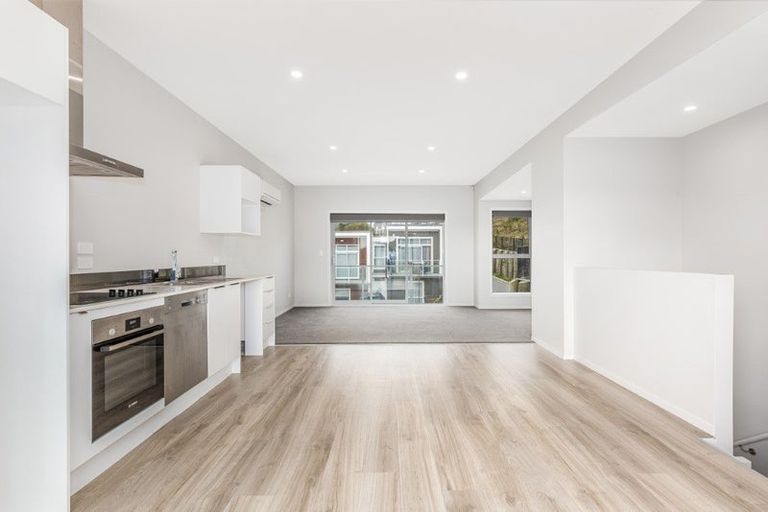 Photo of property in 5 Kohu Way, Whitby, Porirua, 5024