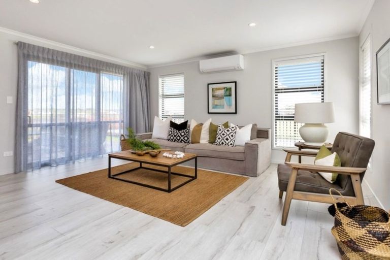 Photo of property in 32 Waitemata Drive, One Tree Point, 0118