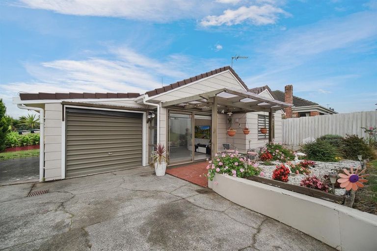 Photo of property in 1/8 Mcinnes Road, Weymouth, Auckland, 2103