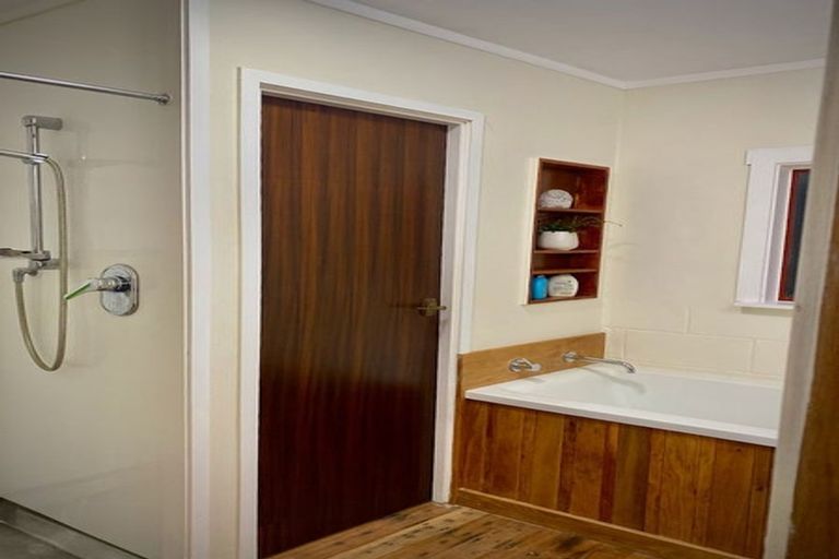 Photo of property in 30 Howard Road, Point Howard, Lower Hutt, 5013