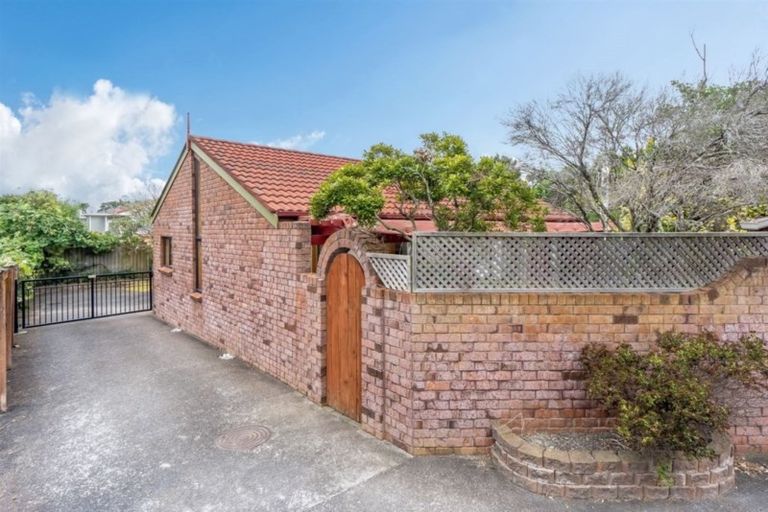 Photo of property in 2/20 Wolsley Avenue, Milford, Auckland, 0620