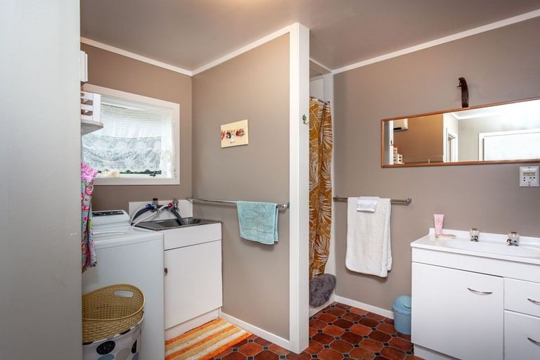 Photo of property in 2 Aputa Avenue, Te Puru, Thames, 3575