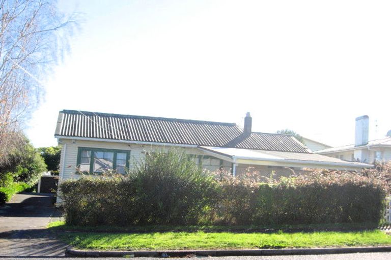 Photo of property in 2/5 Halsey Road, Manurewa, Auckland, 2102