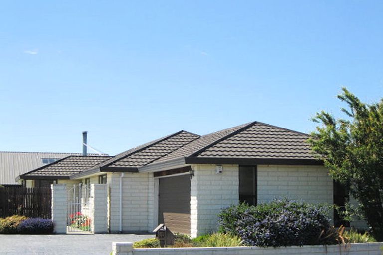 Photo of property in 34 Lowry Avenue, Redwood, Christchurch, 8051