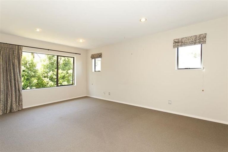 Photo of property in 13 Keating Rise, Northcross, Auckland, 0632