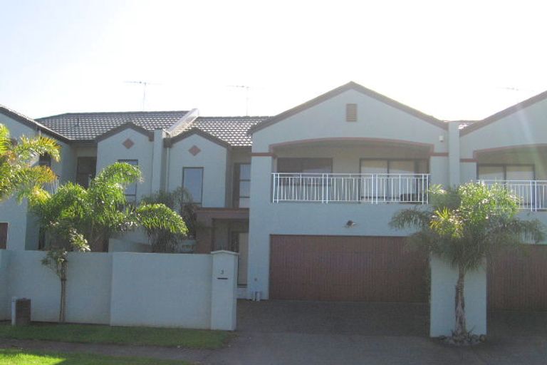 Photo of property in 3 Gillett Place, Botany Downs, Auckland, 2014