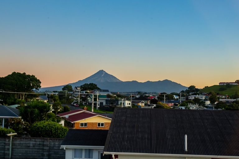 Photo of property in 27a Bayly Road, Moturoa, New Plymouth, 4310