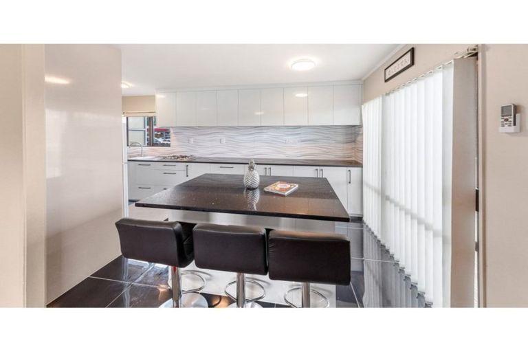 Photo of property in 2/24 Norrie Smith Avenue, Flat Bush, Auckland, 2023