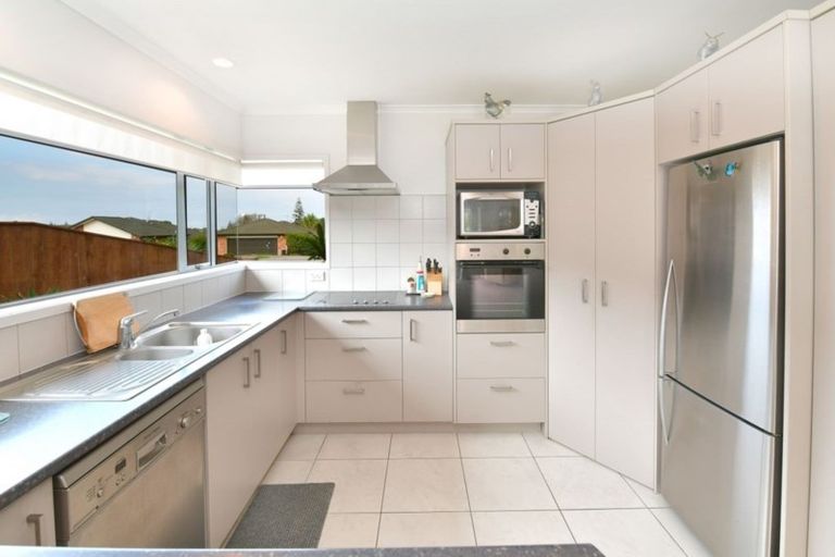 Photo of property in 24 Chesterfield Way, Orewa, 0931