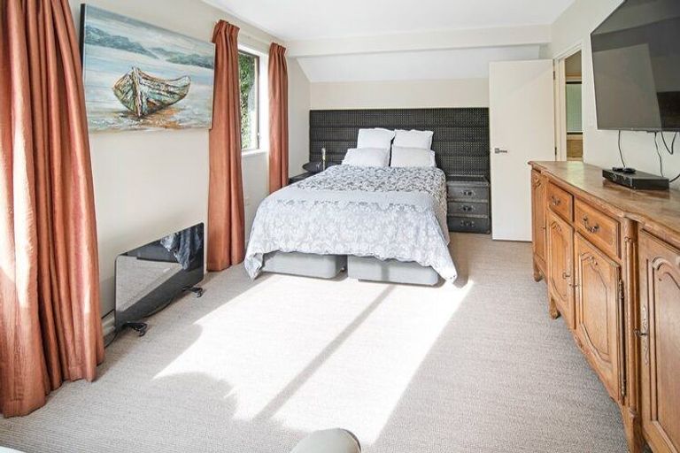 Photo of property in 2 Cannon Hill Crescent, Mount Pleasant, Christchurch, 8081