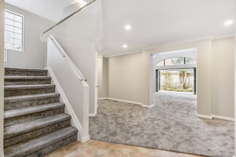 Photo of property in 2 Roseville Road, Gulf Harbour, Whangaparaoa, 0930