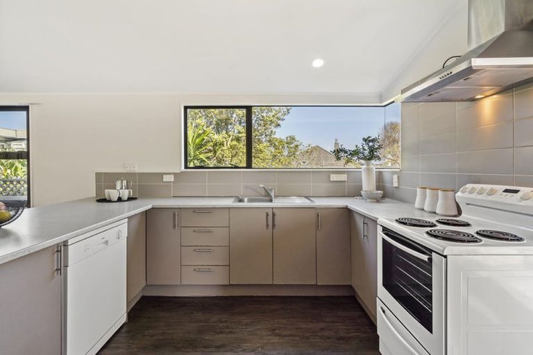 Photo of property in 2/49 Merani Street, Belmont, Auckland, 0622