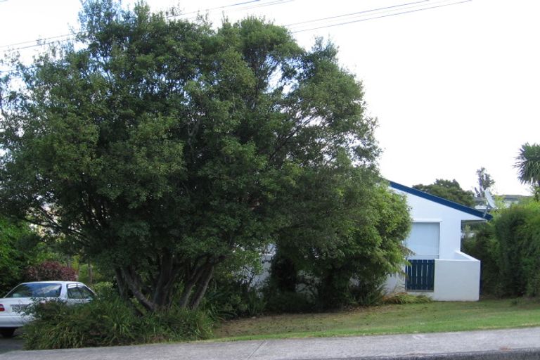 Photo of property in 82 Seaview Road, Castor Bay, Auckland, 0620