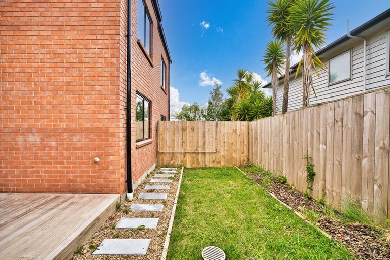 Photo of property in 2/5 Marsh Avenue, Forrest Hill, Auckland, 0620