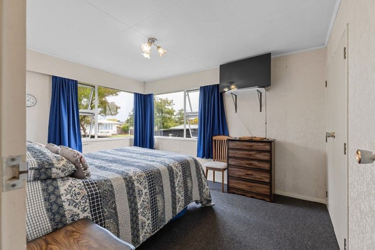 Photo of property in 19 Dunk Place, Milson, Palmerston North, 4414