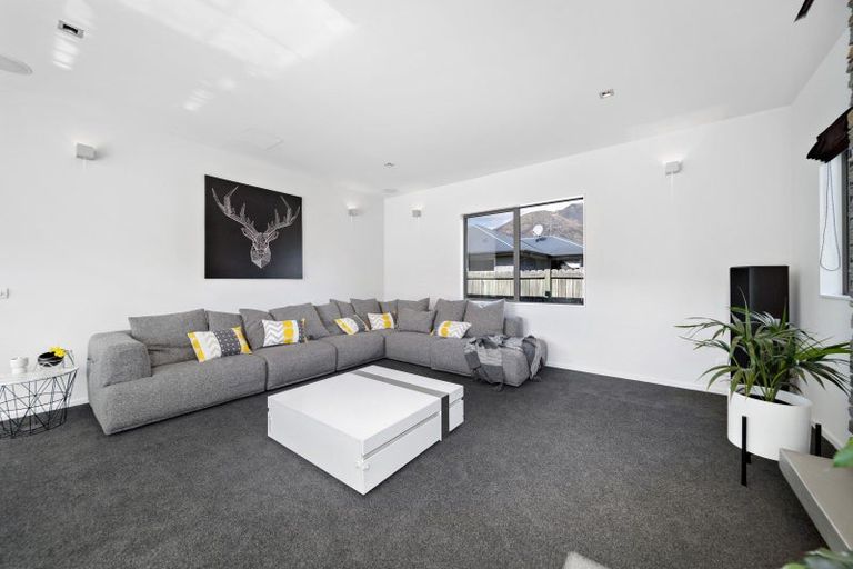 Photo of property in 9 Bridesdale Drive, Lake Hayes, Queenstown, 9304