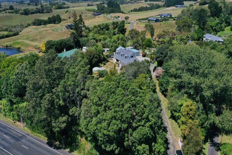 Photo of property in 529 South Road, Omata, New Plymouth, 4374