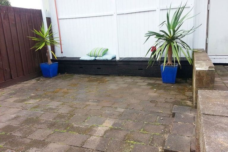 Photo of property in 2/550 Glenfield Road, Glenfield, Auckland, 0629