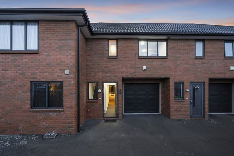 Photo of property in 2/82 Packe Street, Edgeware, Christchurch, 8013