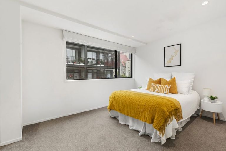 Photo of property in 15 Jean Caldwell Way, Island Bay, Wellington, 6023