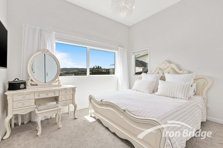 Photo of property in 20 Rauta Way, Helensville, 0800