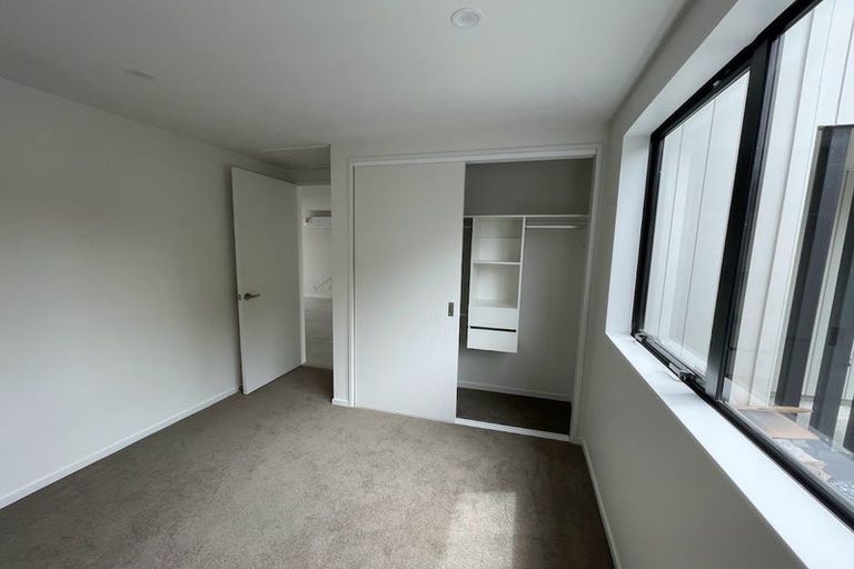 Photo of property in 8/101 Hobsonville Road, West Harbour, Auckland, 0618