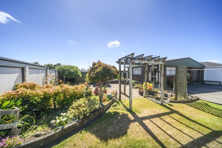Photo of property in 8 Grange Place, Milson, Palmerston North, 4414