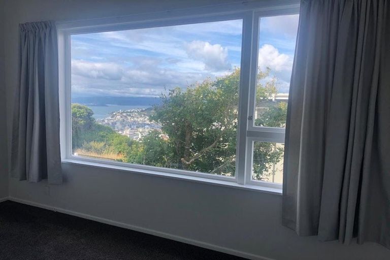 Photo of property in 31 Apuka Street, Brooklyn, Wellington, 6021