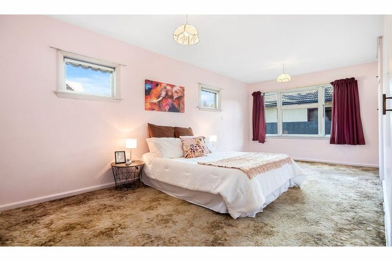 Photo of property in 37 Yaldhurst Road, Sockburn, Christchurch, 8042