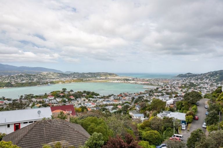 Photo of property in 23 Alexandra Road, Roseneath, Wellington, 6021