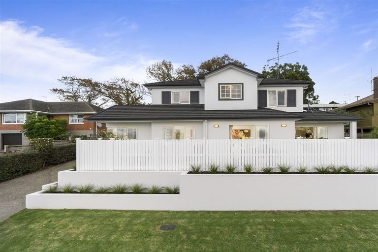 Photo of property in 42 Corunna Road, Milford, Auckland, 0620