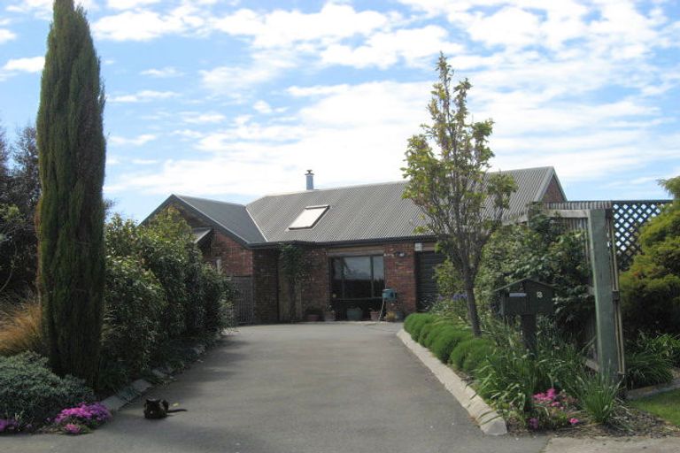 Photo of property in 2 Norton Place, Woodend, 7610