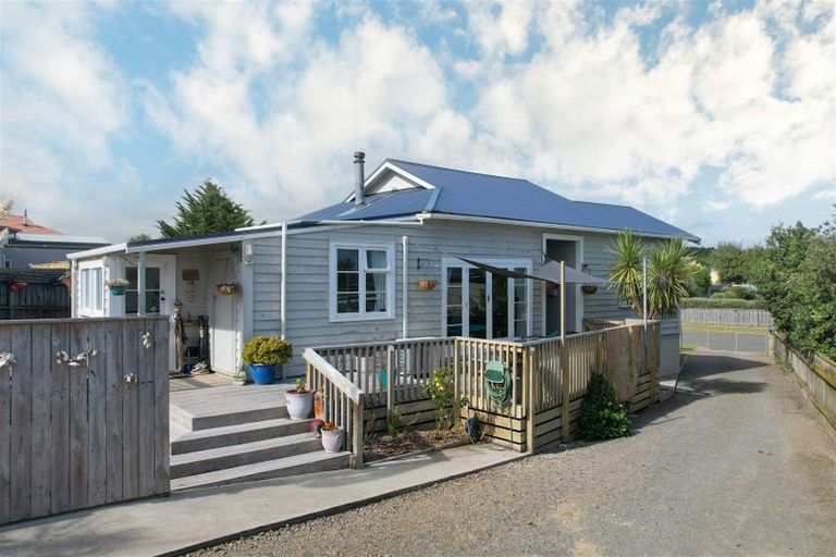 Photo of property in 5 Aranui Avenue, Waitarere Beach, Levin, 5510