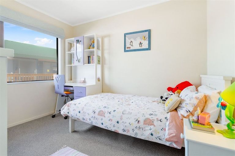 Photo of property in 4150a Great North Road, Glendene, Auckland, 0602