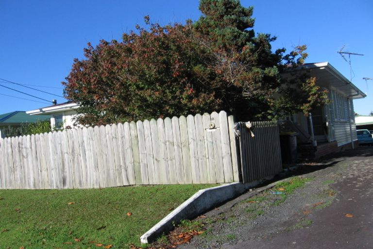 Photo of property in 18 Bridge Avenue, Te Atatu South, Auckland, 0610