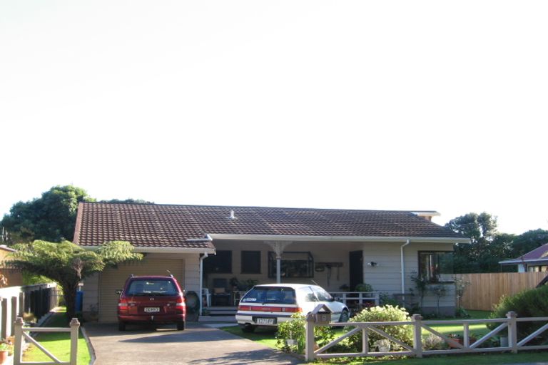 Photo of property in 5 Old Coach Road South, Otaki Beach, Otaki, 5512
