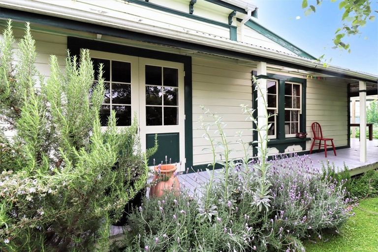 Photo of property in 89 Pembroke Street, Carterton, 5713