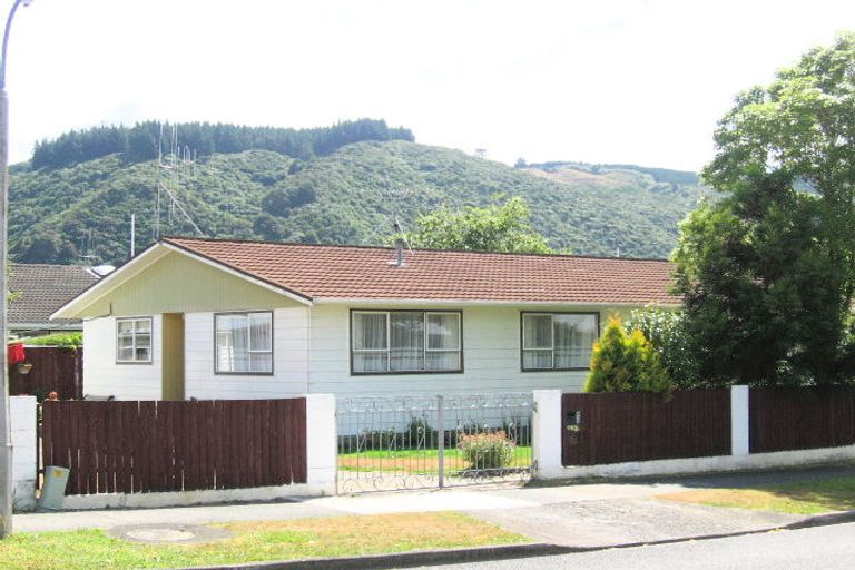 Photo of property in 2/2 Garnet Grove, Birchville, Upper Hutt, 5018