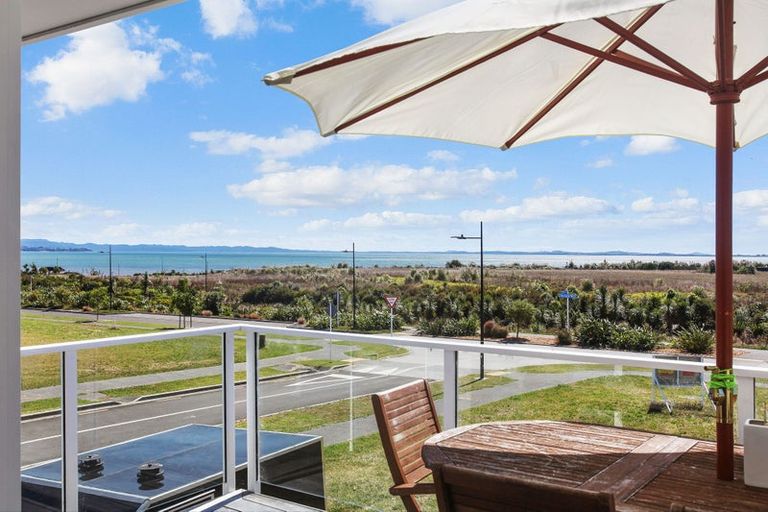 Photo of property in 9 Whata Street, Clarks Beach, 2122